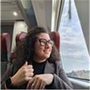 Studentessa di lettere impartisce lezioni pnline di letteratura italiana agosto/settembre