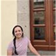 Profesora de Biología y Química con enfoque práctico y dinámico