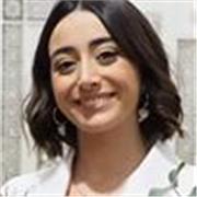 Laureata in lingue e culture europee e laureanda in lingue e letterature moderne, specializzata in lingua spagnola e inglese