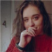 Chica estudiante de Economía con excelente Inglés se ofrece a hacer y enviar buenos apuntes y a corregir ejercicios y writings