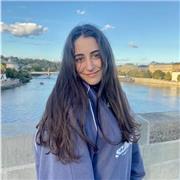 Soy niñera y estudiante de ingeniería informatica. experiencia con los niños desde que tengo 18 años , habladme para mas info