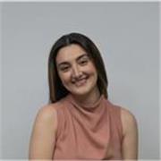 Profesional titulada en Diseño Gráfico con +5 años de experiencia en diseño de marcas, presentaciones, brochures, y demás.
