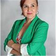 A personas de todos los niveles y edades interesadas en aprender español online. 