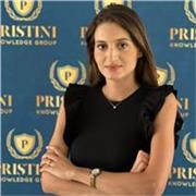 Professeure d'anglais enseignant dans une école Cambridge et certifiée TESOL offre des cours particuliers pour enfants et adultes en ligne.