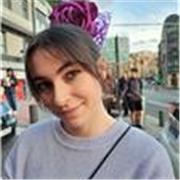 Profesora de Lengua Castellana y Literatura imparte clases a niños y niñas de todas las edades