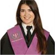 Me defino como una persona comprometida, organizada y apasionada por la enseñanza. Disfruto creando un ambiente de aprendizaje.