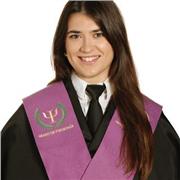 Me defino como una persona comprometida, organizada y apasionada por la enseñanza. Disfruto creando un ambiente de aprendizaje.