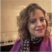 Profesora de finanzas con 13 años de experiencia en banca .