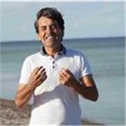 English und Sport Tutor, der Aller Altersgruppen unterrichtet. 