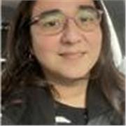 Psicóloga que brinda apoyo escolar a niños