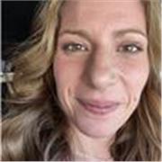 Mi chiamo Francesca, mi offro per aiutare i bambini ad imparare con serenità, offrendo supporto nei compiti con pazienza e sorriso