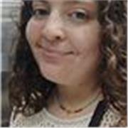 Profesora de inglés para adultos que se desenvuelvan en el área de negocios u otros. Dedicada a los objetivos de los estudiantes