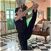 Professeure de yoga diplômée. Propose des cours tous niveaux pour celles et ceux qui veulent comprendre leur corps.