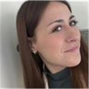 Me defino como una persona proactiva y muy ambiciosa, trabajadora y muy organizada 