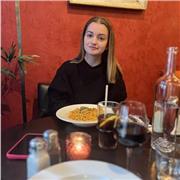 Je suis une prof à domicile , je suis là pour faire du soutien scolaire ainsi qu’aider pour les devoirs en anglais et autres