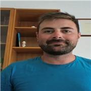 Laureato in Psicologia e con master in neuropsicologia insegnerò psicologia, neuropsicologia e filosofia a laureandi e studenti