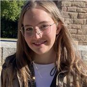 Estudiante de Bachillerato de Humanidades, con más de 5 años de experiencia en arte y una gran pasión por la pintura y mitología