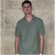 Un chico joven con ganas de enseñar su gran especialidad en matemáticas, con un expediente de 10 de media en Matemáticas