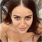 Laureata in inglese e arabo presso l'Università degli Studi di Napoli  L'Orientale , impartisco lezioni private di inglese e aiuto
