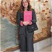 Educadora certificada con grado en educación infantil, nativa de Italia