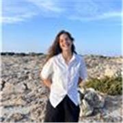 Sna persona extrovertida paciente, con facilidad para el aprendizaje y capacidad comunicativa. De primaria a la ESO.