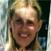 Estudiante universitario da clases de historia