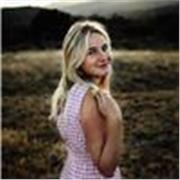 Hi! My name is Hannah, I am from California, USA. I want to help others learn and become more confident in English!
