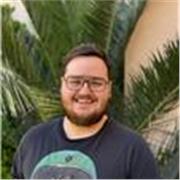 Profesor de historia, especializado en la historia contemporánea, con vocación y adaptabilidad a todas las edades. 