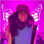 Especializada en la enseñanza de español para extranjeros, con clases adaptadas a diferentes niveles y objetivos