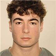 Estudiante de CAFyD y Nutrición (UAX) y competidor activo de powerlifting en la AEP. Ofrezco clases de entrenamiento personalizado