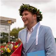 Insegnante per aiuto compiti, preparazione verifiche scritte ed orali