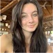 Profesora de inglés, biología y química imparte clases a chicos de primaria y ESO