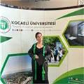 İlk okul orta okul İngilizce dersi veren üniversite öğrencisi