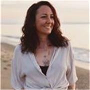 Bilingue anglais ayant vécu aux Etats-Unis et ayant étudié en parcours master bilingue.