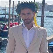 Insegnante di matematica con laurea in Economia alla Ca' Foscari. Aiuto ragazzi delle medie e delle superiori.