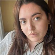 Graduada en Periodismo, soy una joven responsable y dinámica que me encantaría tener la oportunidad de poder enseñar.