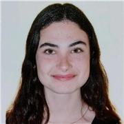 Profesora de matemáticas preferiblemente, a niveles de ESO o inferiores, aunque podría dar otras asignaturas.