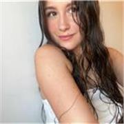 !Hola! Me ofrezco como profesora para cursos desde primaria a bachillerato, especialmente inglés, catalán, castellano y mates, pero me ofrezco a ayudar en general con todas las materias en caso de ser necesario