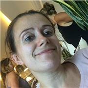 Laureata in lettere impartisce lezioni settore umanistico e longuebstatniere