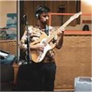 Laureato in chitarra jazz e composizione jazz al conservatorio offro lezioni di chitarra online dal pop/rock al jazz
