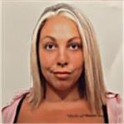 Profesora de español imparte clases a todas las edades