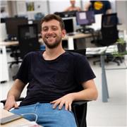 Docente di italiano e storia. Impartisco lezioni a studenti delle superiori e primi anni di università di lettere e affini