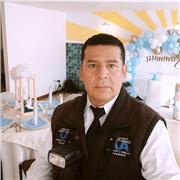 Profesor de Investigación Judicial y Criminalistica imparte clases a jóvenes y adultos