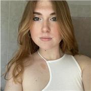 Ragazza neodiplomata offre ripetizioni di matematica per ragazzi delle scuole medie