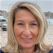 Di lingua madre francese, ho seguito i miei studi in Francia, ho sempre lavorato tra la regione della Champagne e Parigi