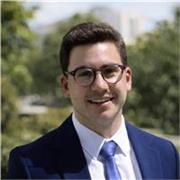 Profesor, ingeniero en telecomunicaciones, especialidad imagen y sonido.
