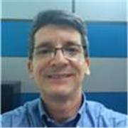 Licenciado en Literatura e Idiomas (español e inglés), MBA, con experiencia en docencia universitaria y más de 10 años en el sector empresarial manejando programas de formación y desarrollo de competencias para el talento humano de las organizaciones. Si 