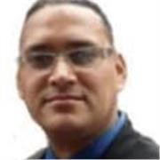 Profesor de Contabilidad General da clases a estudiantes de cualquier nivel