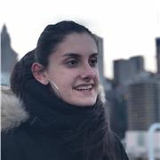Studentessa universitaria impartisce lezioni e/o aiuto compiti per livello elementari e medie di italiano, francese, inglese, storia e matematica