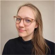 Angehende Einzelhandelskauffrau gibt Nachhilfe online für Deutsch, Englisch, BWL und kaufmännische Berufsschulfä
